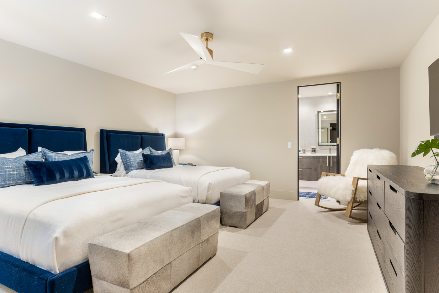Twin beds toward the en-suite bath