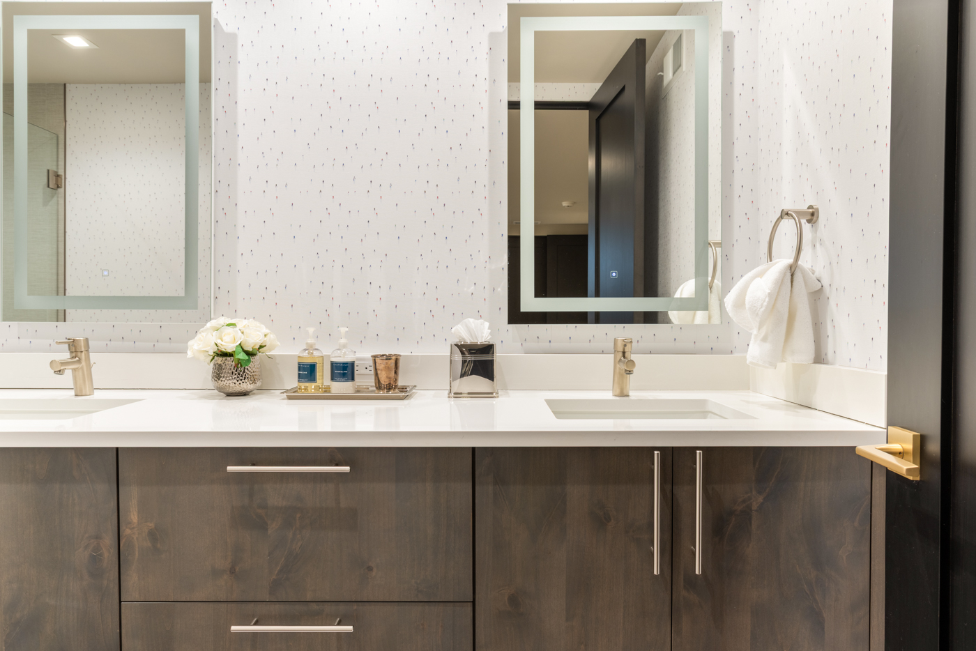 Double vanity detail