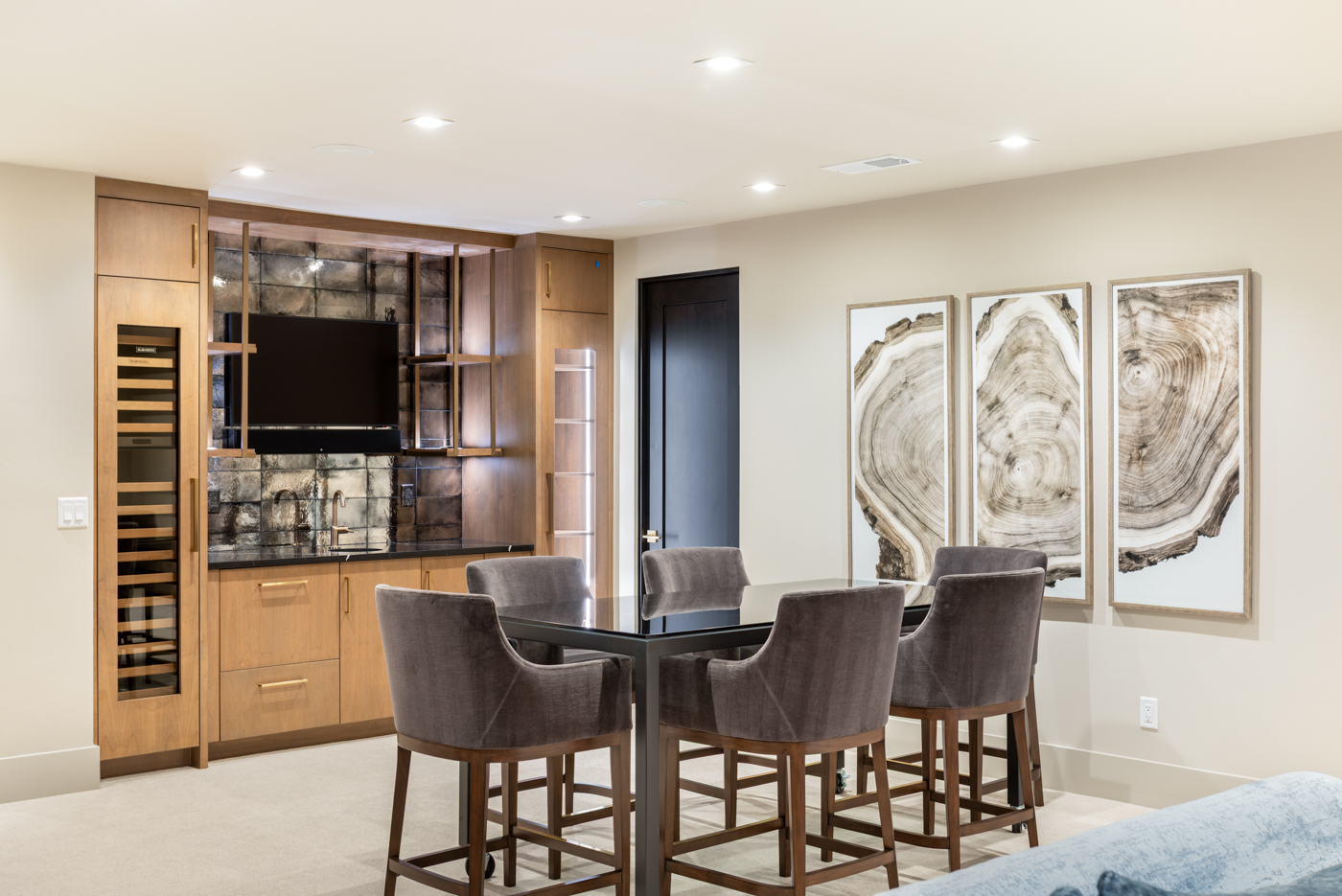 Wet bar and lounge seating