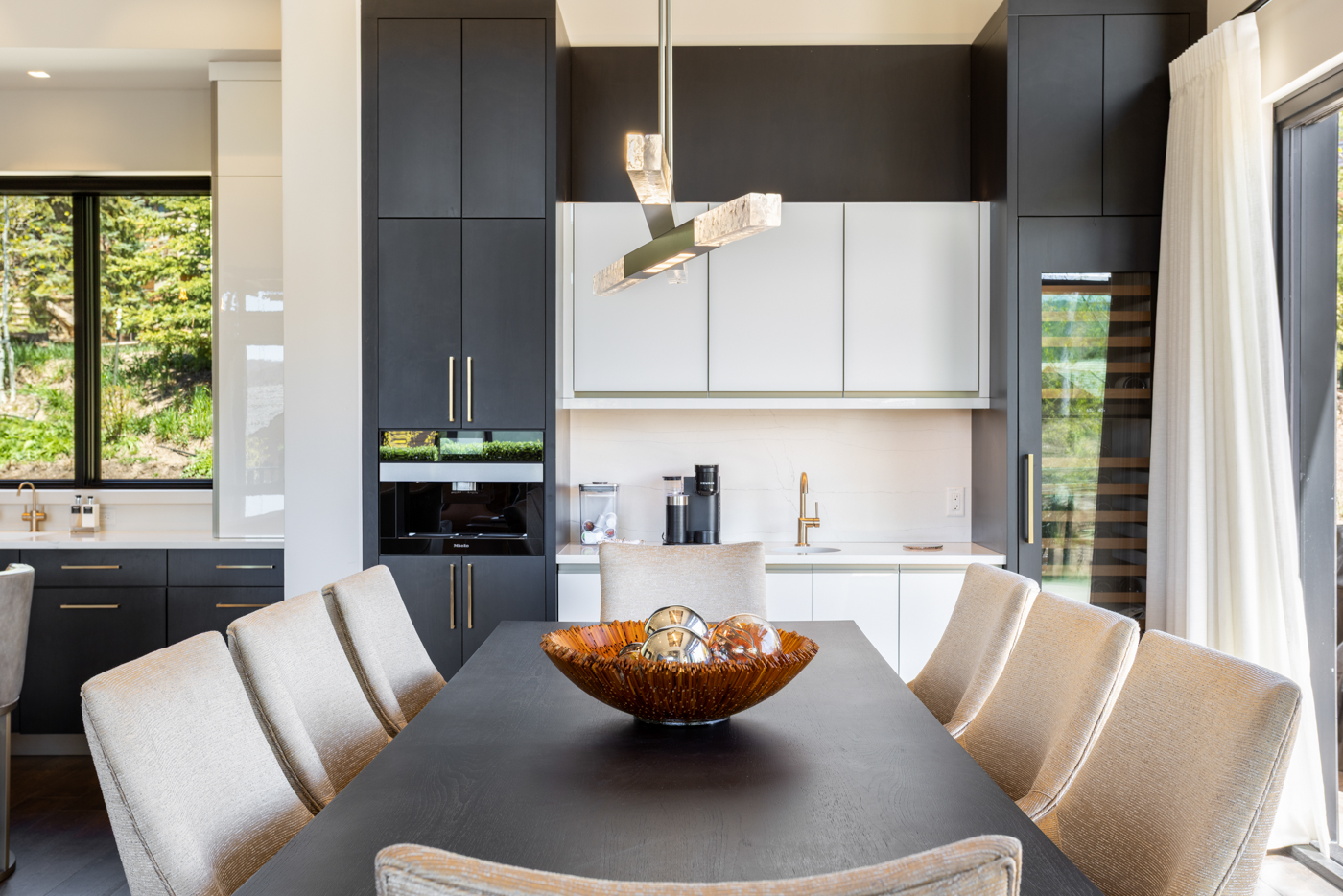 Dining table with sculptural pendant